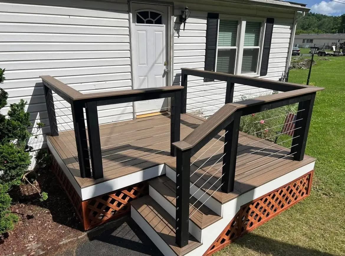 Trex Toasted Sand with Cable Rails and Trex Cocktail Rail