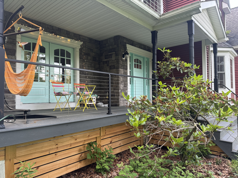 Modern Front Entrance with Aluminum Cable Rail